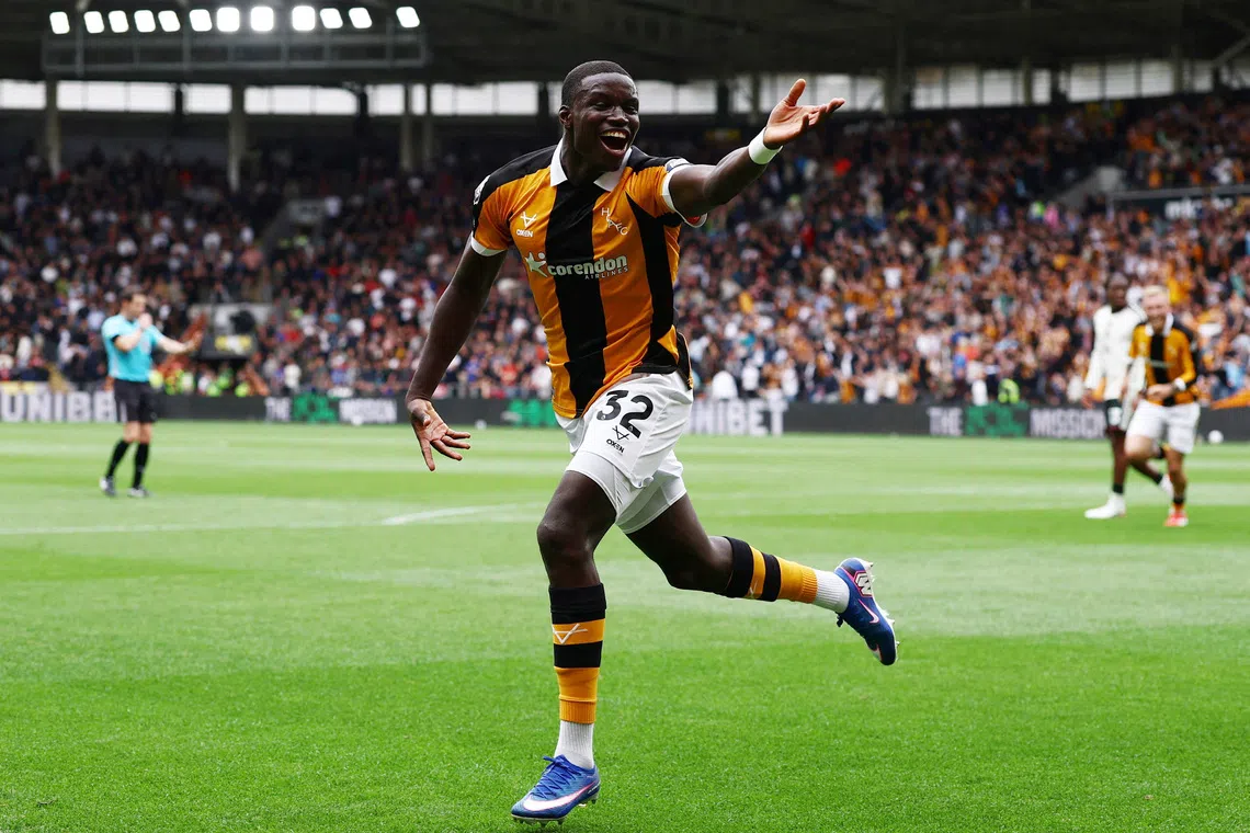 Hull City stuns Manchester United with emphatic 2-0 Premier League opener