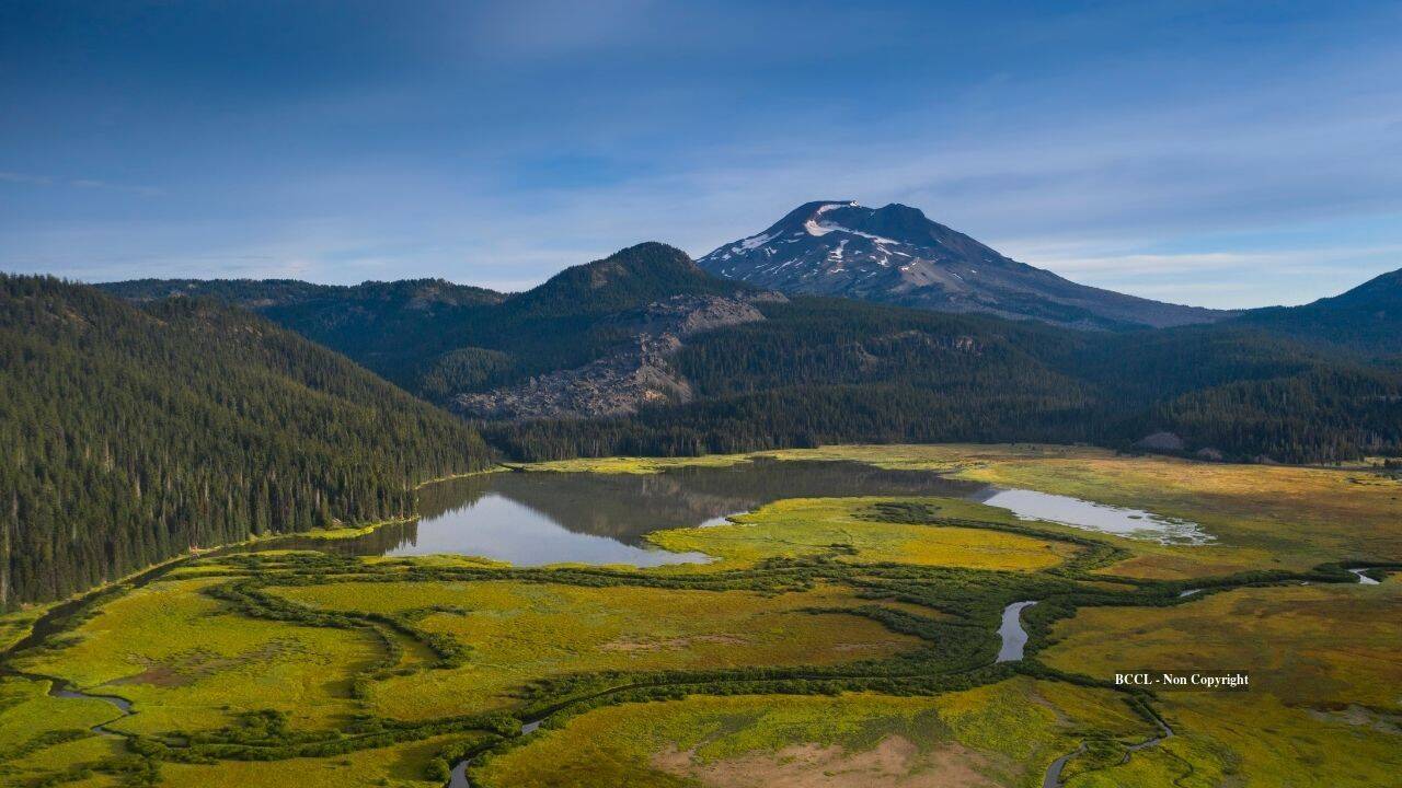 Scientists uncover massive aquifer beneath US volcanic mountain range
