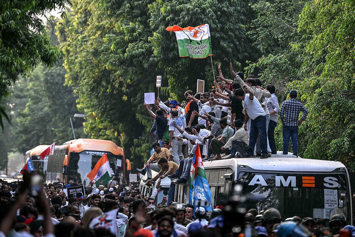 India deploys massive police force to manage election protest