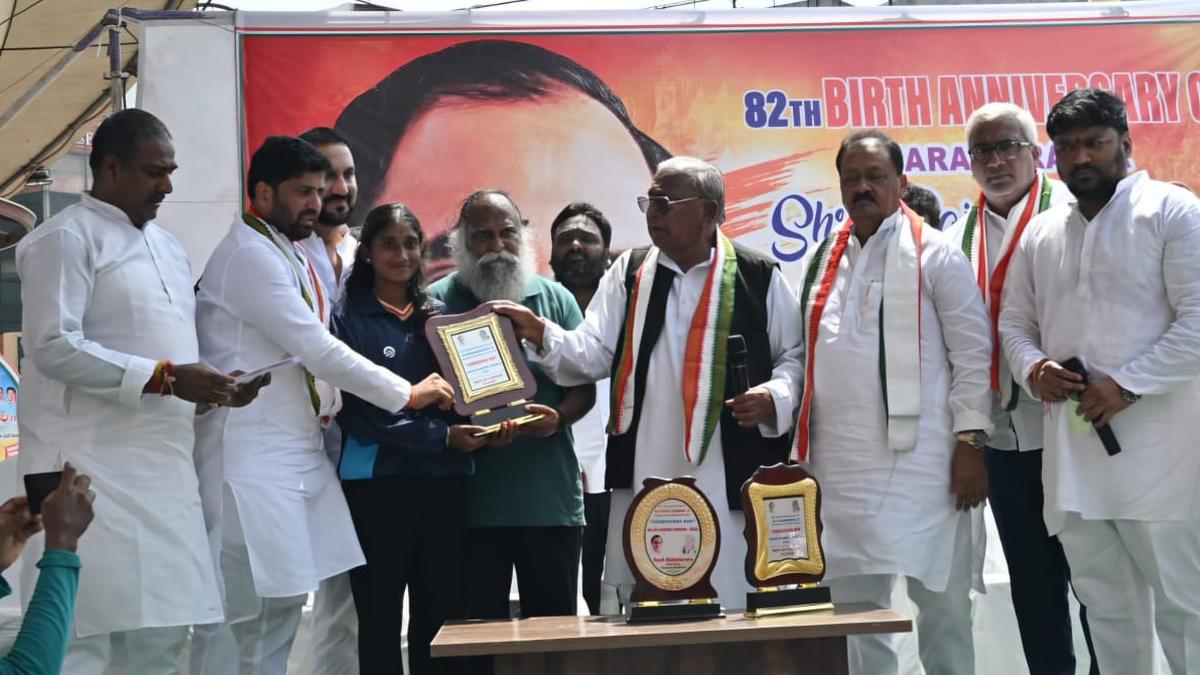 Nation recalls Rajiv Gandhi's legacy in technology and youth development