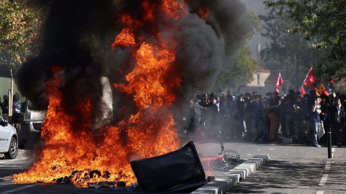 French student protests turn violent as hundreds arrested across nation