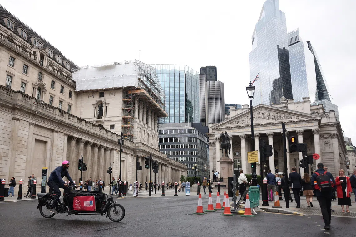 Bank of England flags risk of steep AI valuation correction