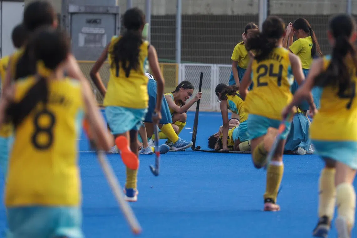 Crescent Girls clinch sixth consecutive C Division hockey crown
