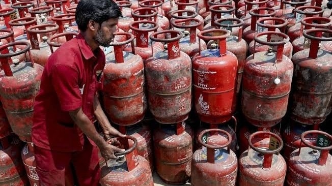 एलपीजी सब्सिडी के लिए अक्टूबर से आधार प्रमाणीकरण अनिवार्य