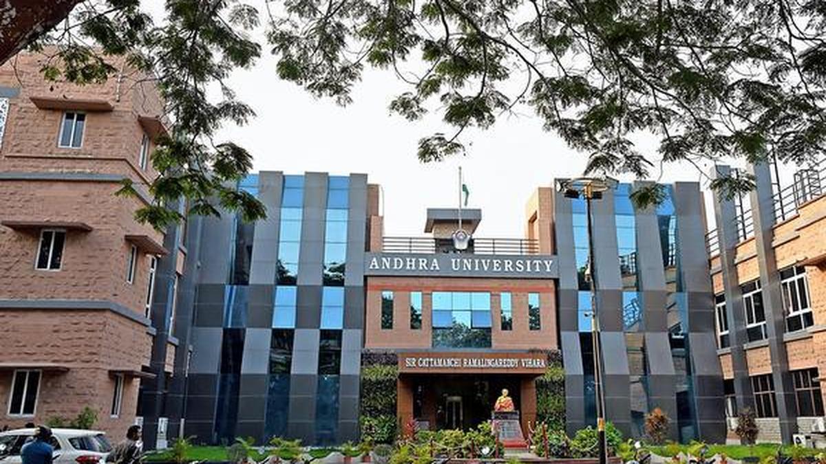 आंध्र विश्वविद्यालय में रैखिक बीजगणित पर संकाय विकास कार्यक्रम शुरू