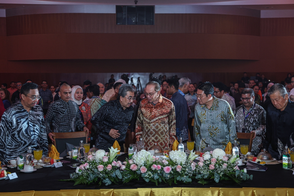 Anwar urges Cabinet to pursue transformative policies for stronger Malaysia