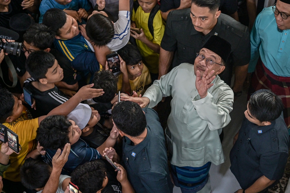 Ibu Bapa Perlu Pantau Aktiviti dan Pendidikan Anak, Kata Anwar