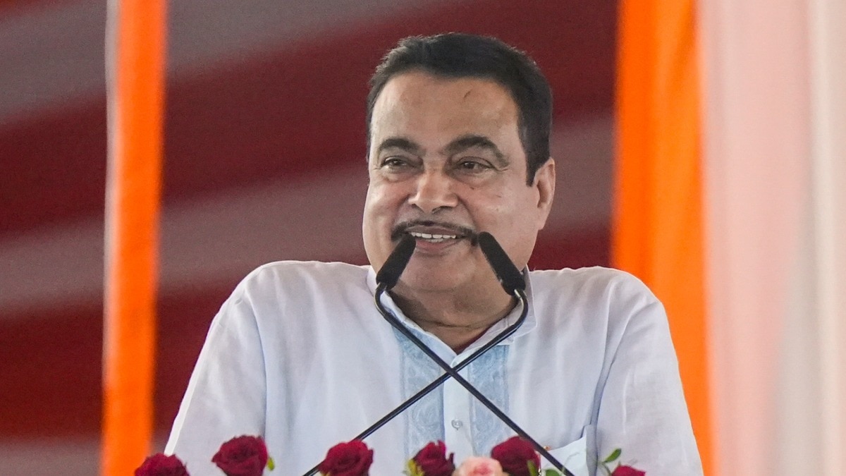 गडकरी राजनीति में सक्रिय रहेंगे, ट्रस्ट टिप्पणी पर दिया स्पष्टीकरण