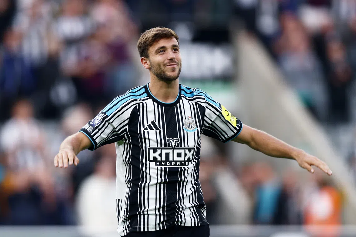 Newcastle United sign Spanish midfielder Gonzalez from Manchester City