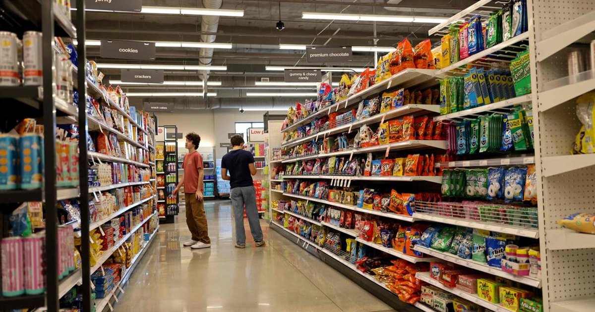 US economy defies headwinds amid AI surge and consumer spending