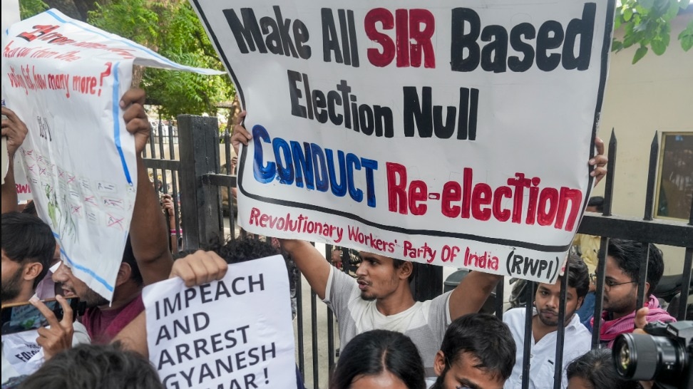 देशभर में चुनाव आयोग के खिलाफ विरोध प्रदर्शन, दिल्ली-मुंबई में सड़कों पर उतरे विपक्षी दल