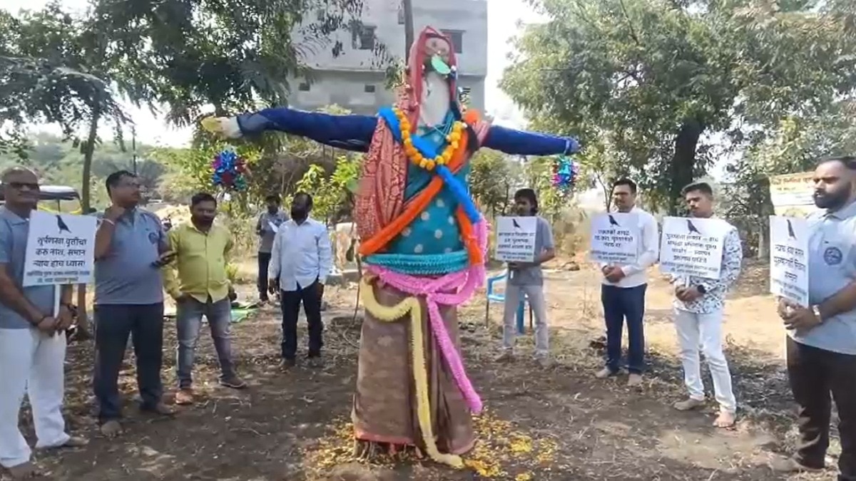 Men's Group Demands State Commission, Stages Symbolic Protest in Maharashtra