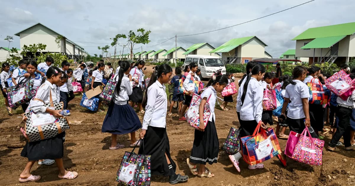 Over 20,000 Cambodians unable to return home amid Thai military presence