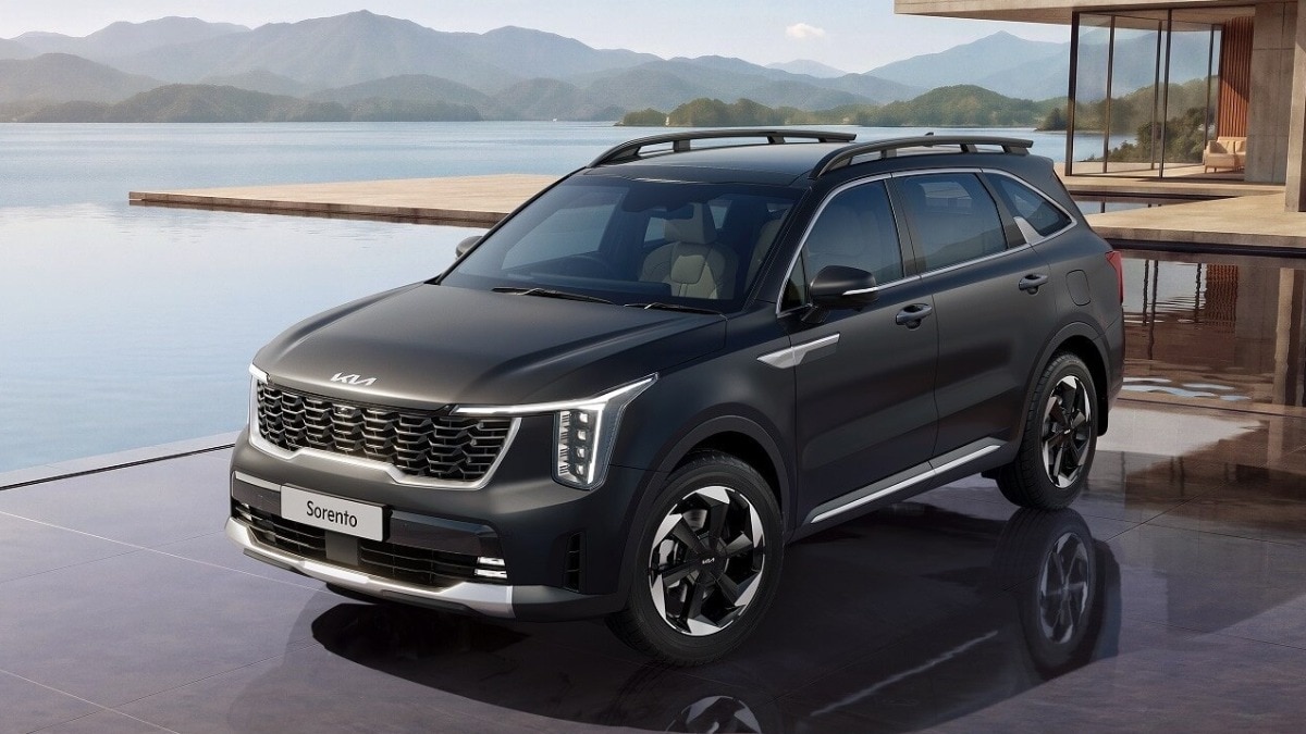 Kia's flagship SUV delivers compact-car fuel efficiency, rivals Fortune segment