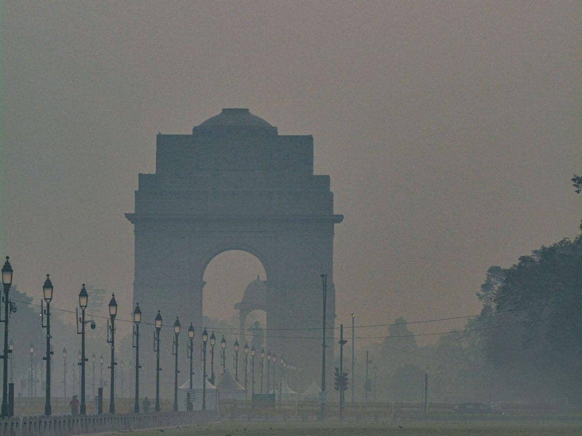 दिल्ली की वायु गुणवत्ता खराब श्रेणी में पहुंची, आने वाले दिनों में और बिगड़ने की चेतावनी