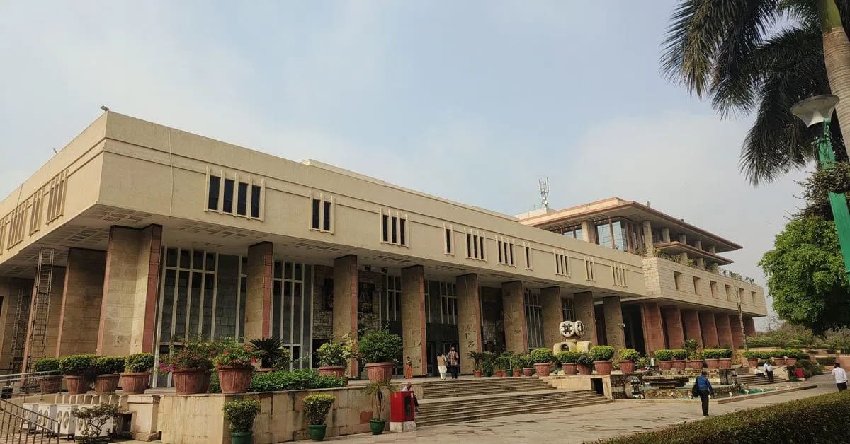 Delhi High Court dismisses plea against former judge over cash discovery