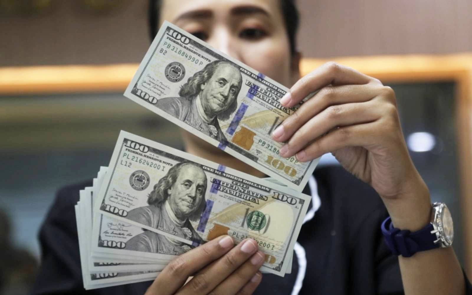 Dolar terhenti menurun ketika pedagang menunggu isyarat daripada Fed