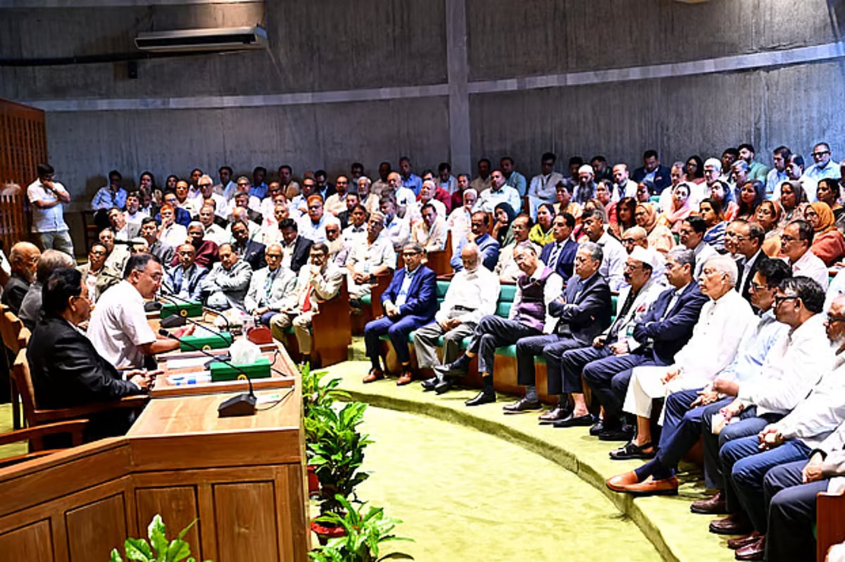 মিরজা ফাখরুল বিদায় ভাষণে বারবার আবেগে ভেঙে পড়েন