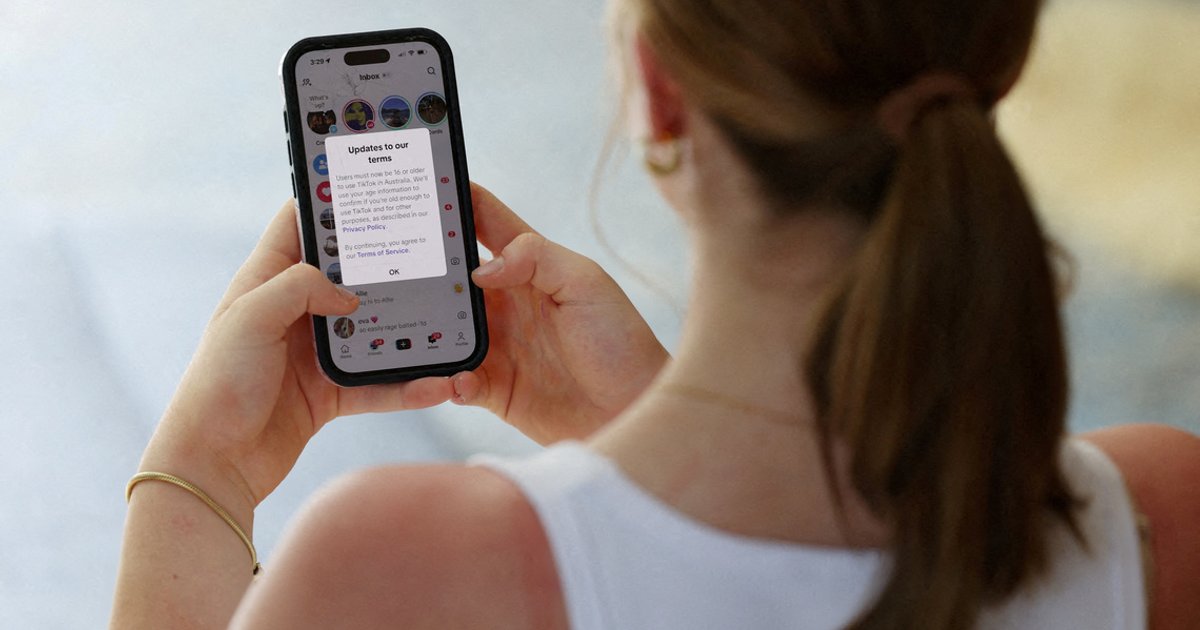 Australia bans under-16s from social media platforms in landmark move