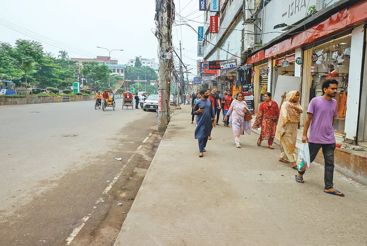 মিরপুর ১০-এ নো হোপ বাজারের ফুটপাথ এখন জনশূন্য
