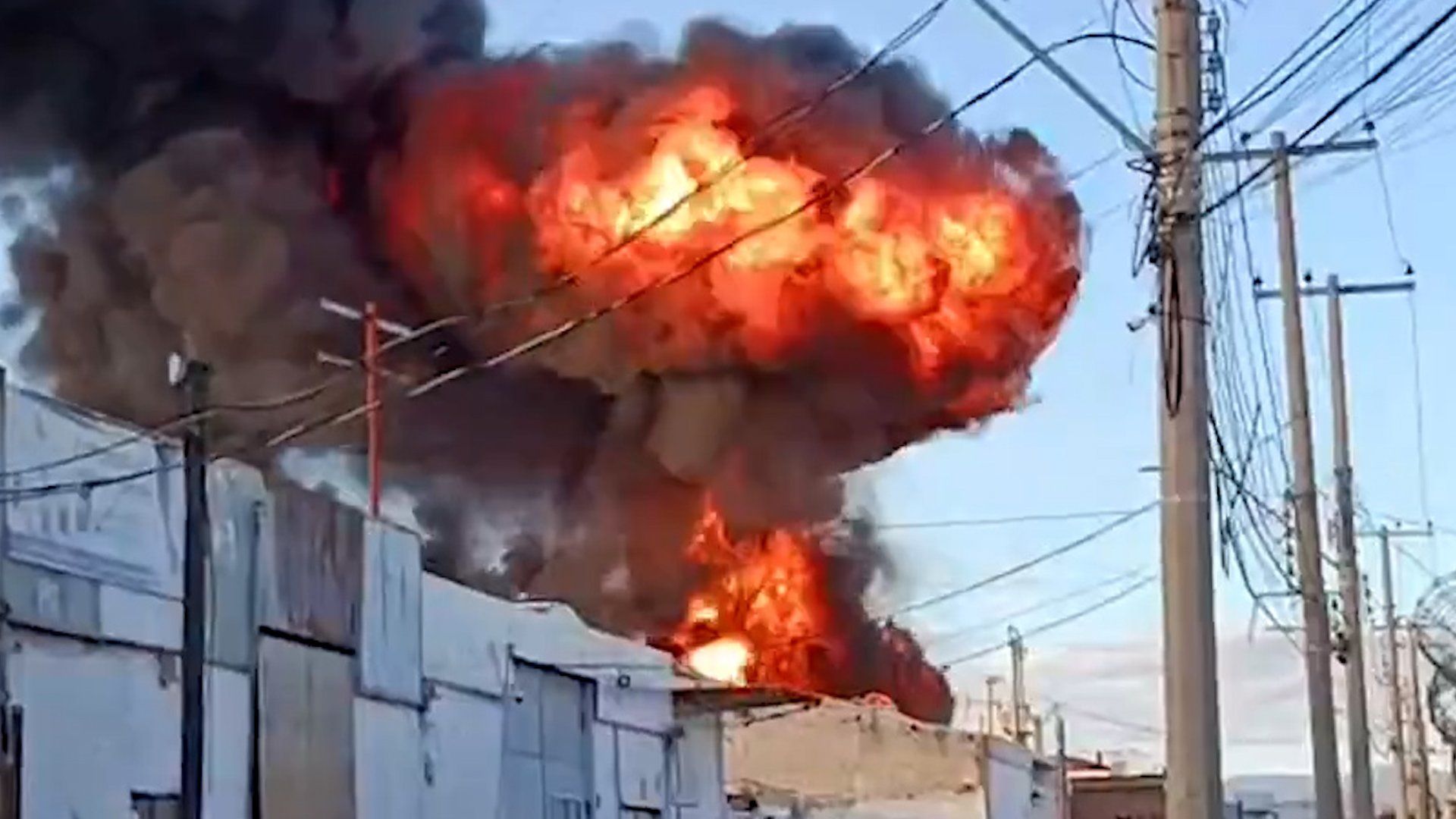 Chemical plant fire forces thousands to evacuate in Mexico
