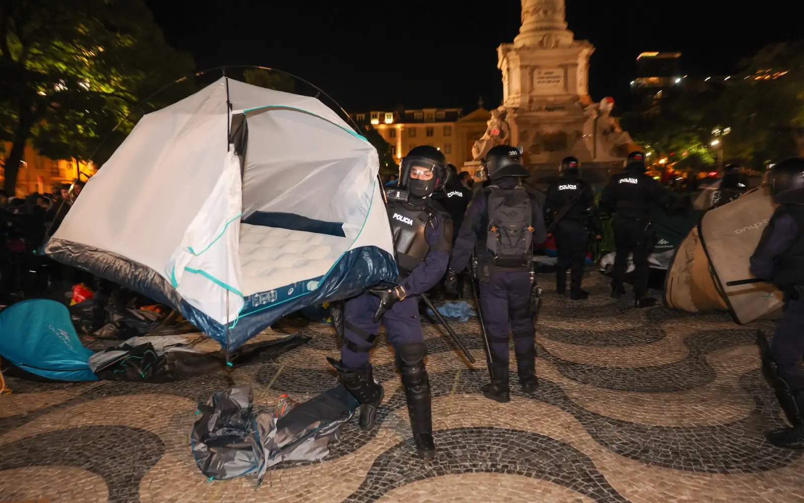 Polis Portugal Bubarkan Khemah Protes Perumahan di Lisbon, Buat Tangkapan