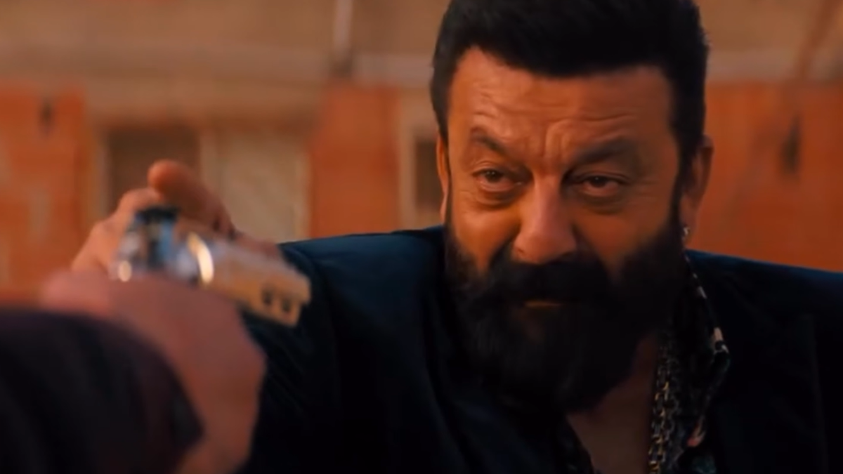 संजय दत्त के 'भारत में शांति नहीं' टिप्पणी से उठा विवाद, दिया स्पष्टीकरण