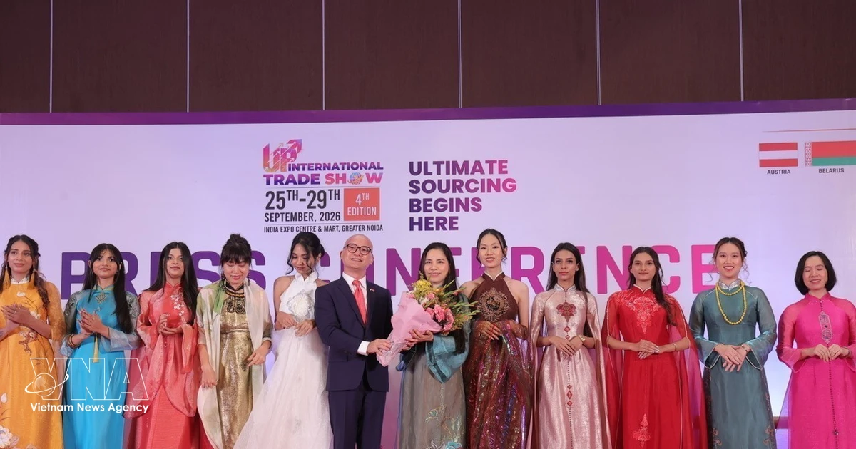 Vietnamese ao dai collection debuts at Europe's international fashion showcase