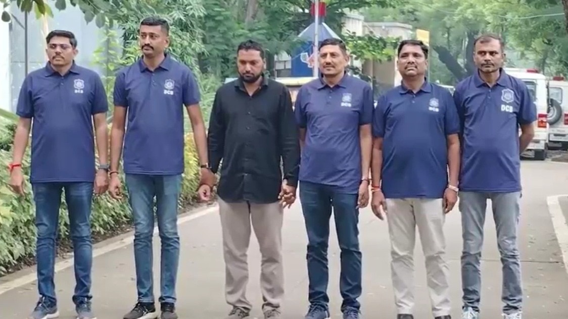 सूरत: 10 हजार रुपये के विवाद में अकाउंटेंट ने की आगजनी, 14 दुकानें जलीं