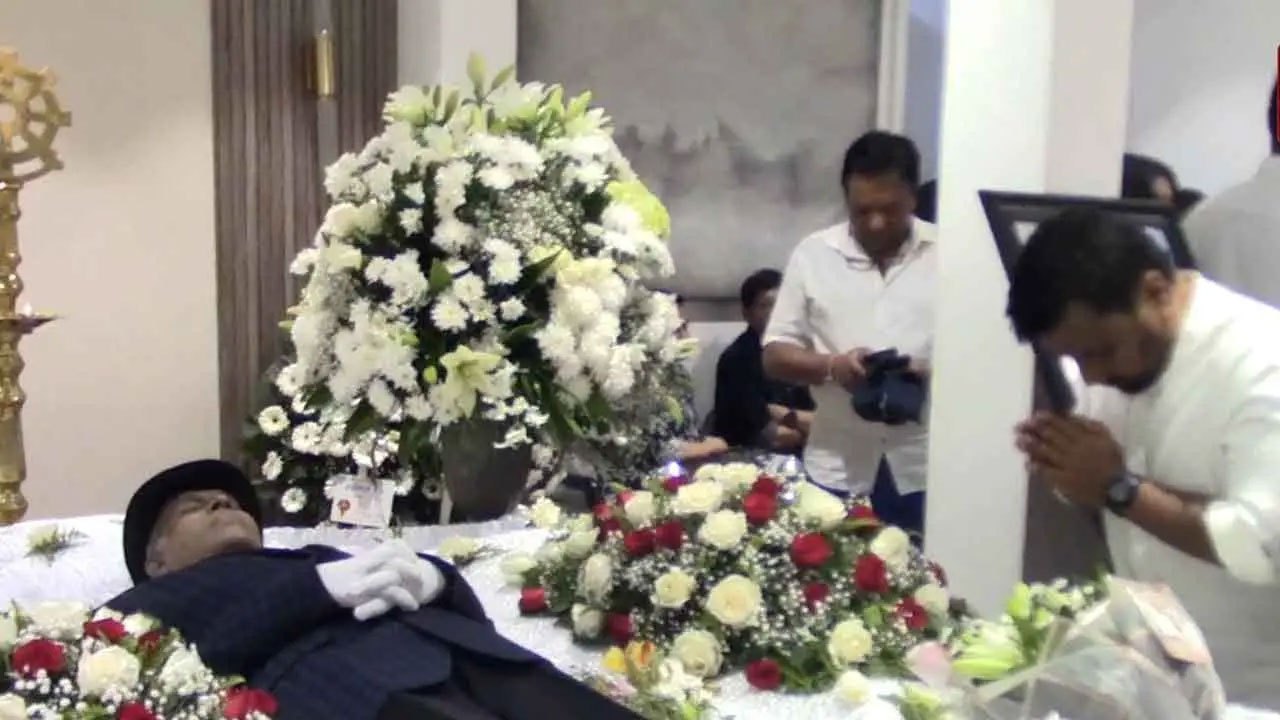 President honors veteran singer Priyankara Perera at final farewell
