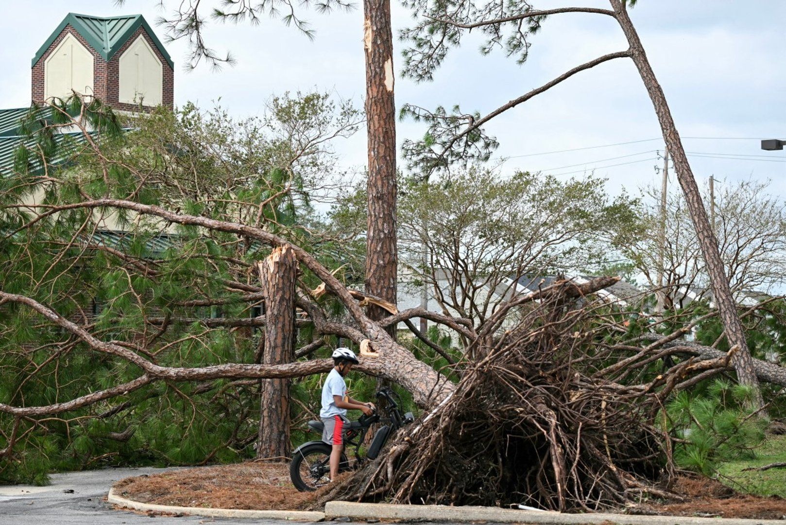 Hurricane Isaias Claims Four Lives, Disrupts Power for Hundreds of Thousands in Florida