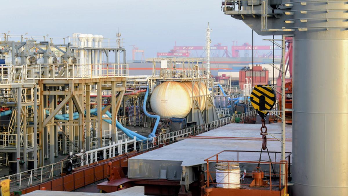 India cuts oil imports from US and Russia, boosts UAE purchases