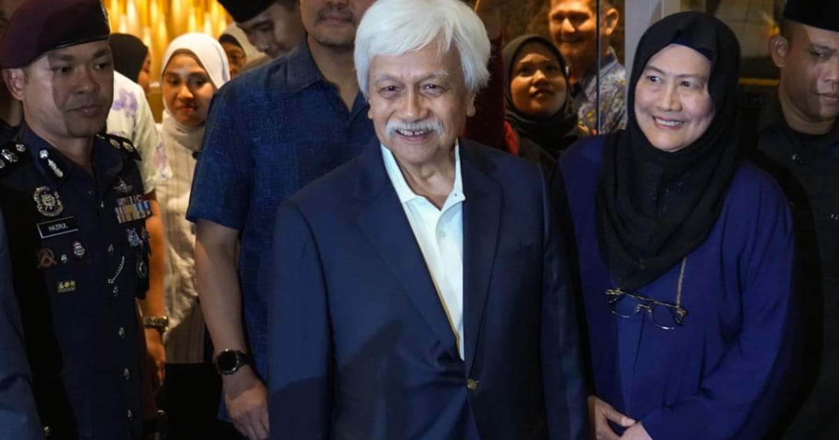 Tuanku Muhriz returns to Malaysia amid Negeri Sembilan ruler dispute