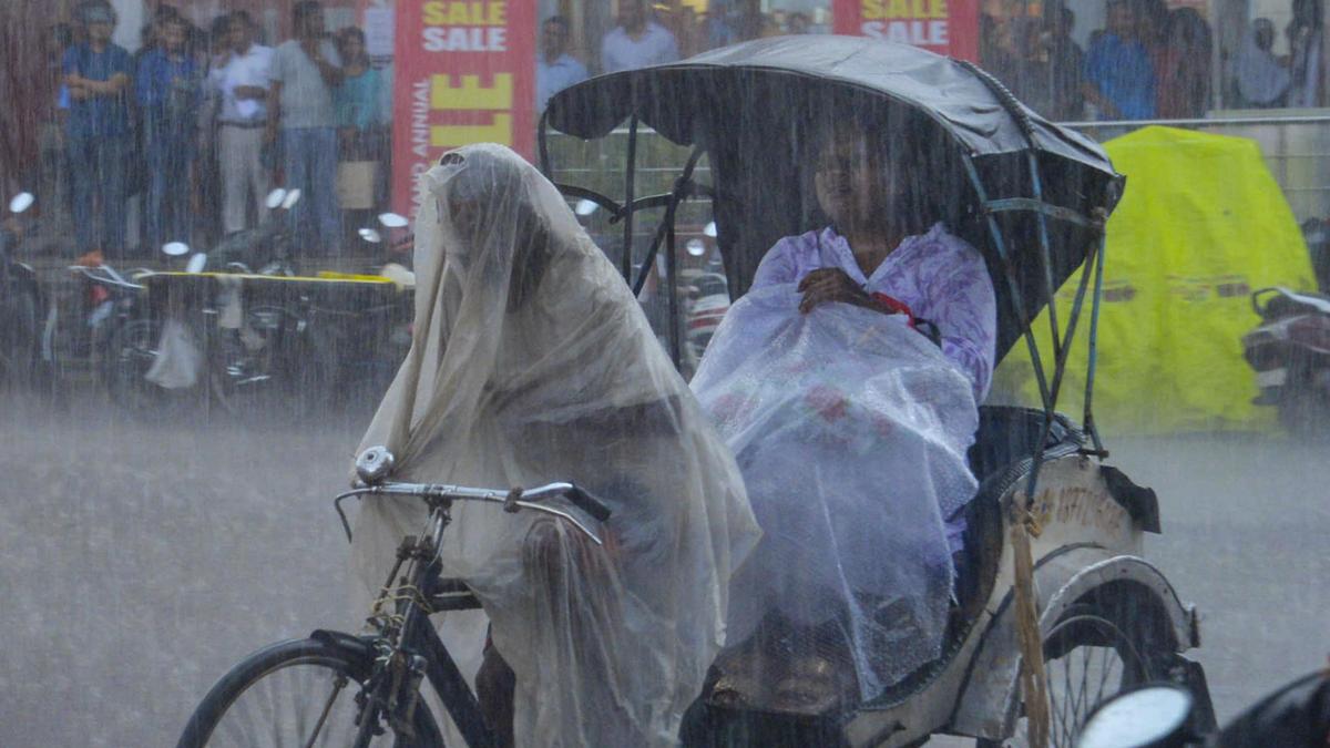 झारखंड के 10 जिलों में आईएमडी की फ्लैश बाढ़ चेतावनी, भारी बारिश जारी