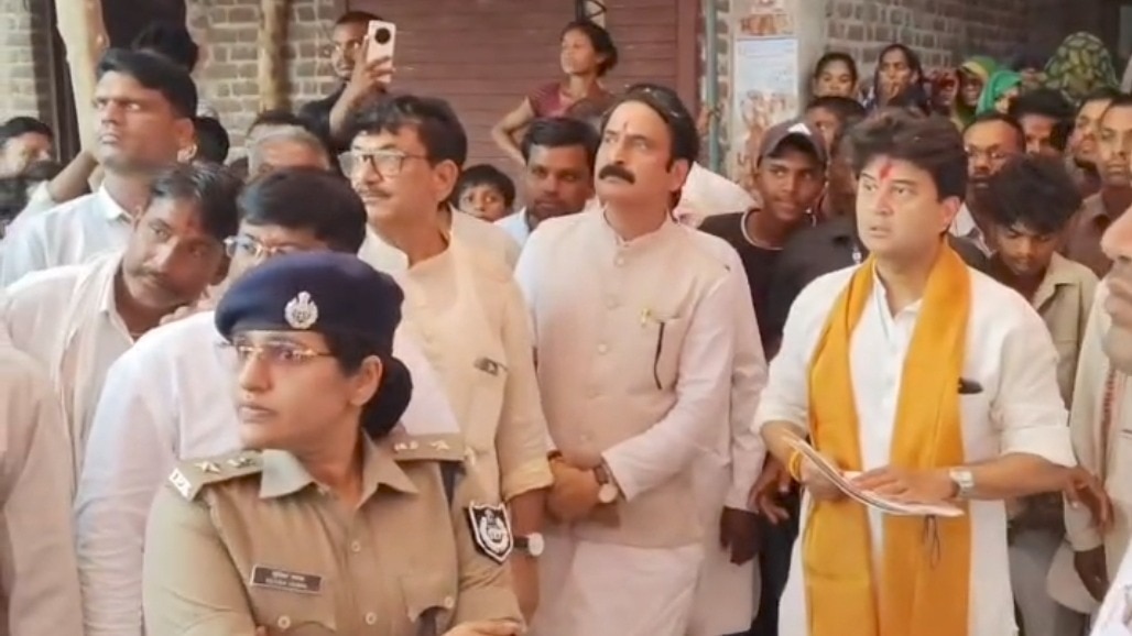 Union Minister Scindia Rebukes Officials Over Murder Case in Viral Video
