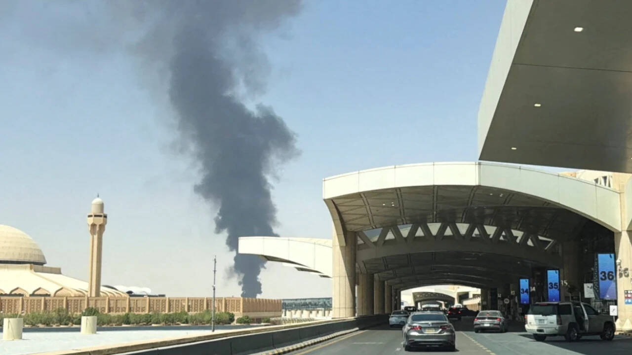 Riyadh airport resumes operations as Houthis renew attack threats