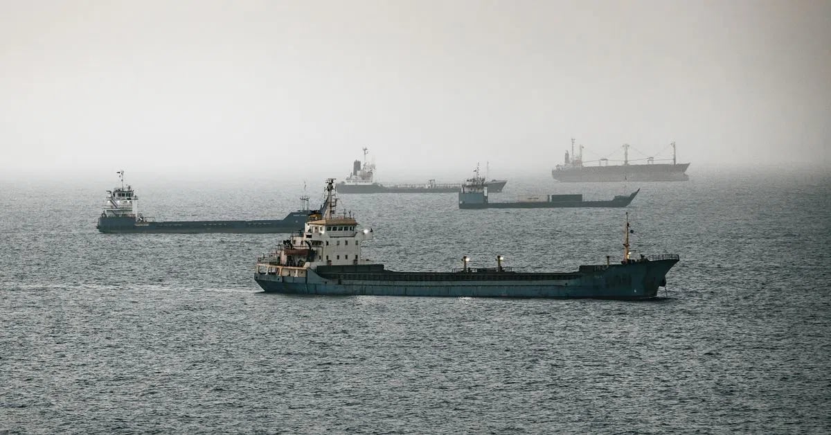 US military establishes covert corridor for oil transit via Strait of Hormuz