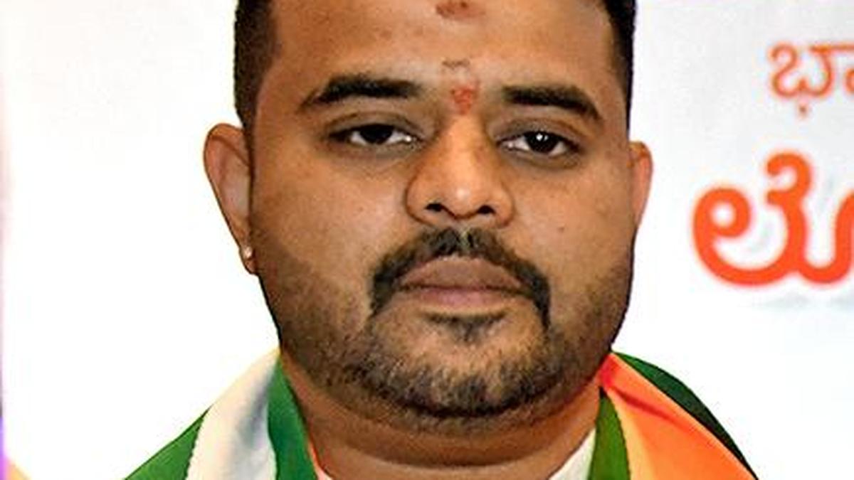 प्रज्वल रेवन्ना और जेल साथी को फोन उपयोग के लिए पुलिस हिरासत में भेजा गया
