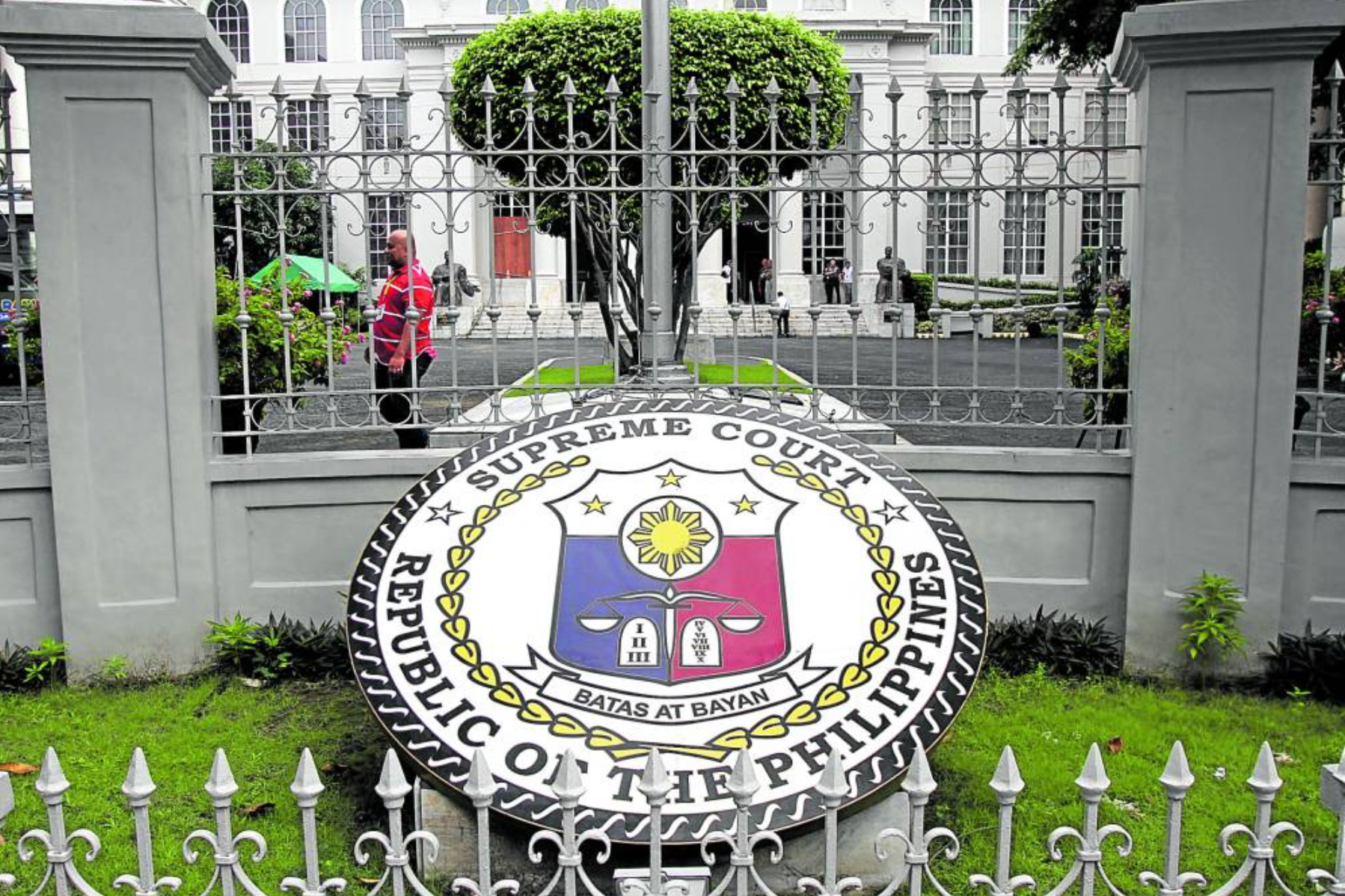 Supreme Court seeks inputs on Duterte impeachment voting threshold dispute