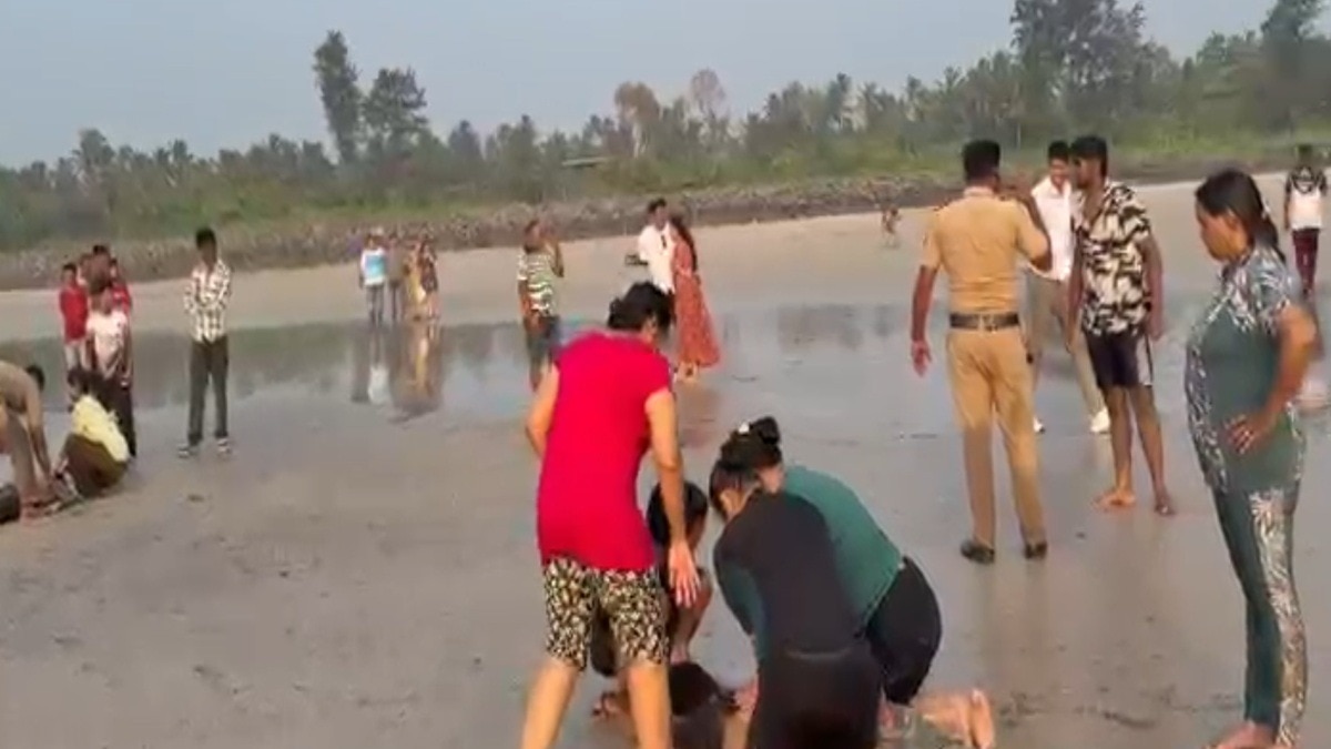 Eight students drown during school outing at Maharashtra beach