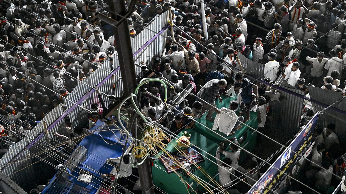 तमिलनाडु: विजय की TVK रैली में भीड़ उमड़ी, भगदड़ में हादसा