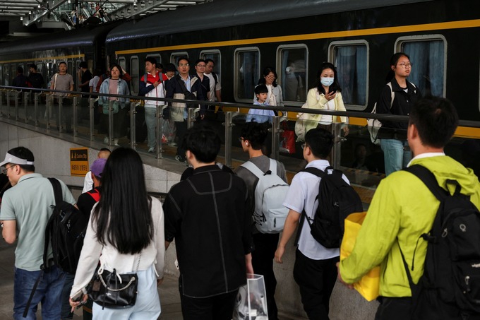 China dominates global high-speed rail with 70 percent of world network