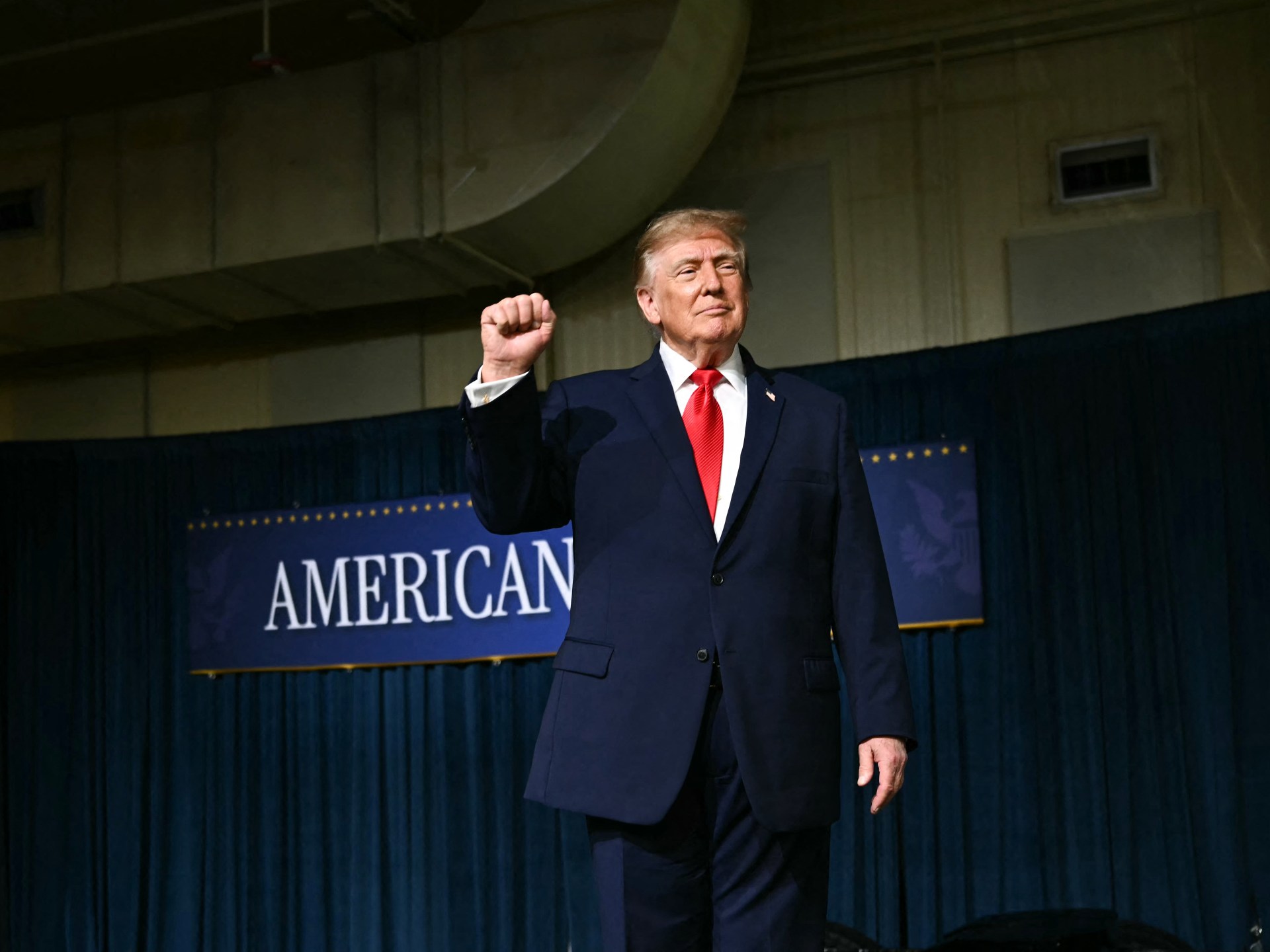 Trump ramps up midterm campaigning as approval numbers slide