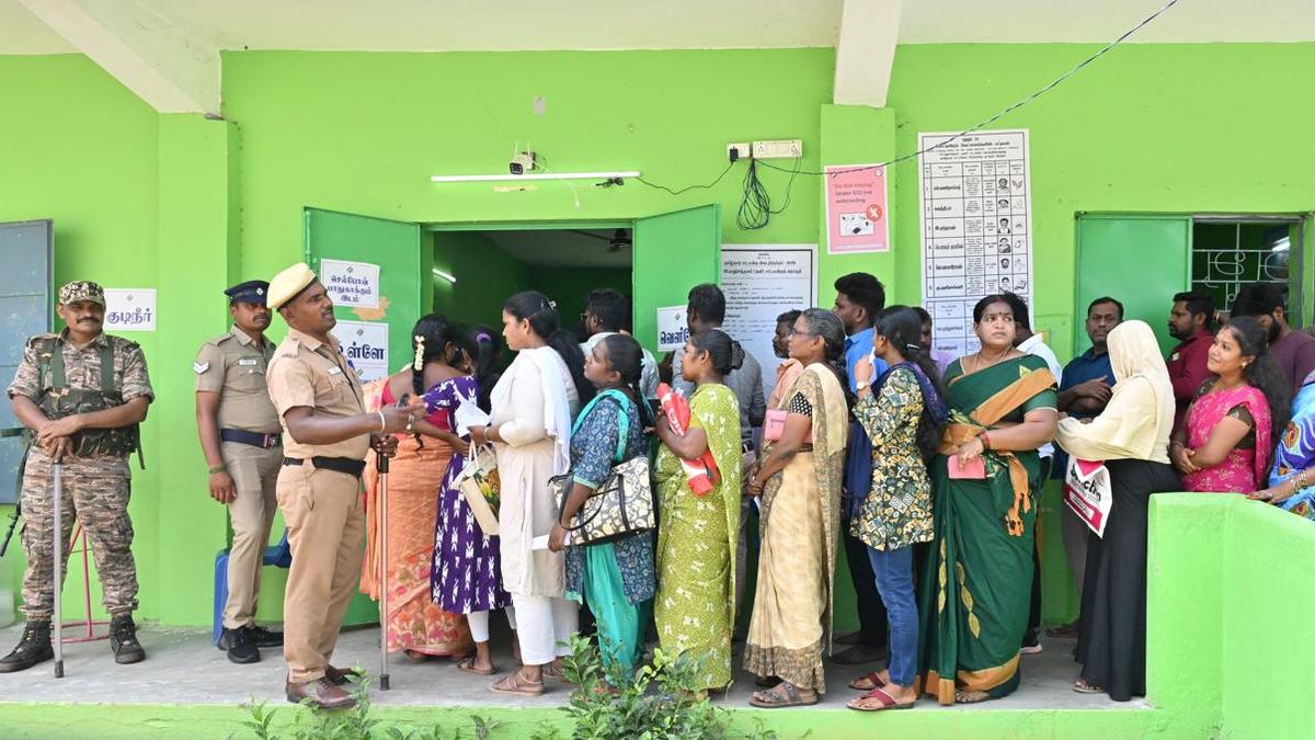 Tamil Nadu bypolls see modest turnout as technical issues emerge