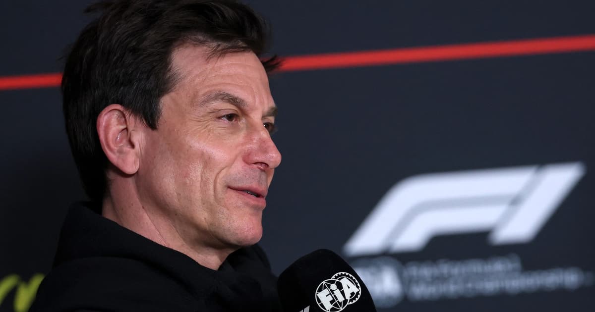 Mercedes chief Wolff rejects claims of team favouritism in championship battle
