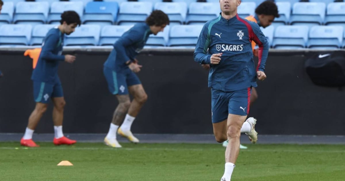 Ronaldo opens door to Portugal return after apologising for camp exit