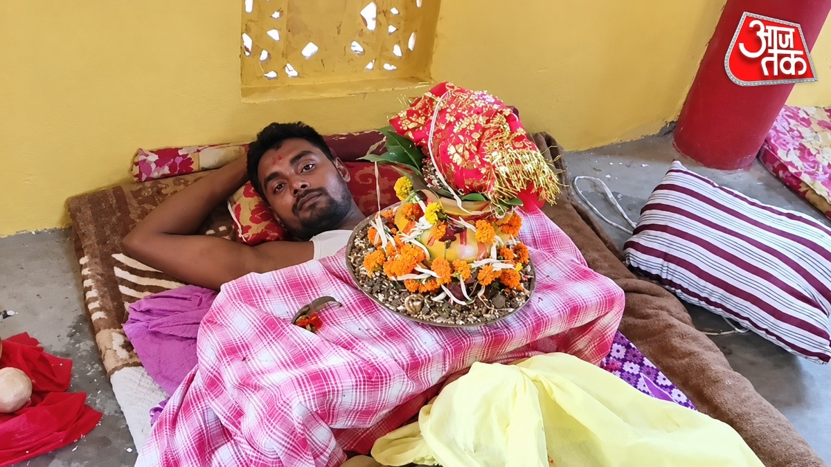 Bihar devotee carries sacred pot on chest for five-year vow