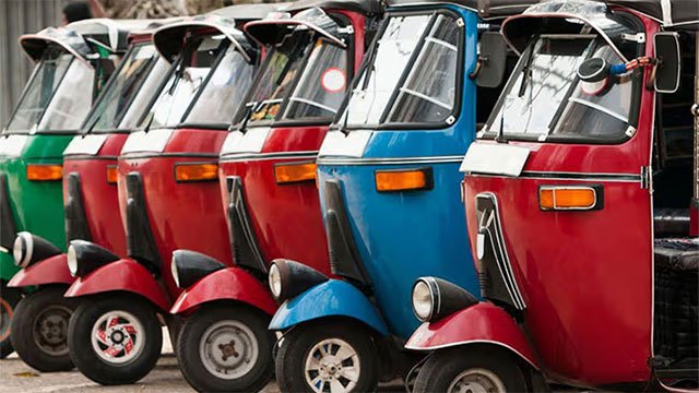 Government dismisses proposal to raise three-wheeler driver age limit to 40