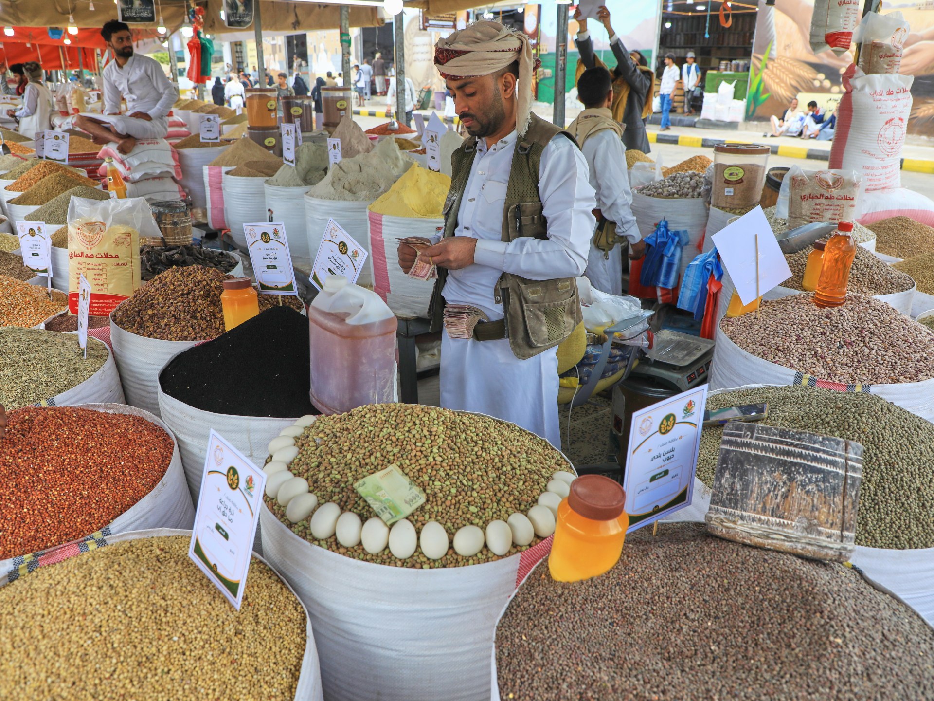 Yemen's Economic Crisis Deepens as Fighting Continues, Salaries Unpaid