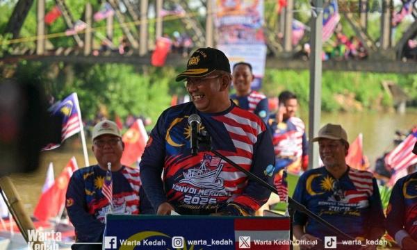 Supplier apologises for defective Jalur Gemilang worn by political figure